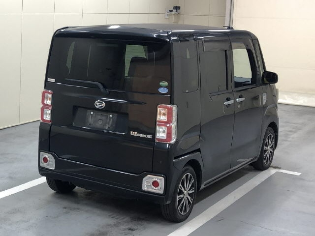 DAIHATSU WAKE 2016