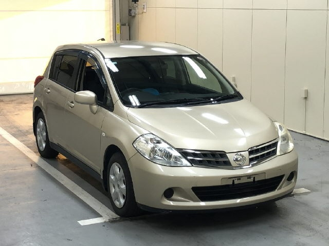 NISSAN TIIDA 2010
