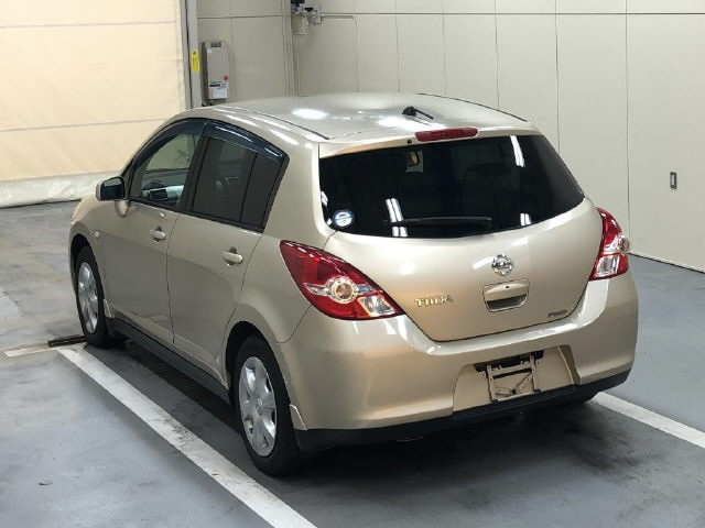 NISSAN TIIDA 2010