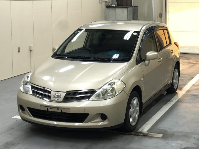 NISSAN TIIDA 2010
