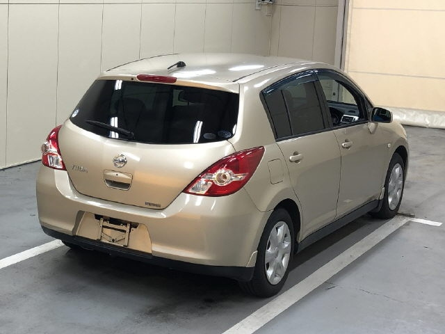 NISSAN TIIDA 2010
