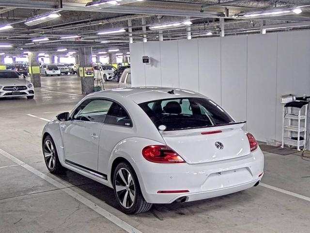 VOLKSWAGEN THE BEETLE 2013