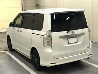 TOYOTA VOXY 2012
