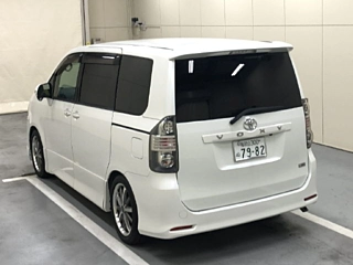 TOYOTA VOXY 2009