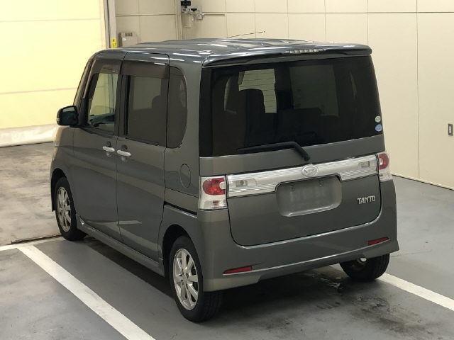 DAIHATSU TANTO 2009