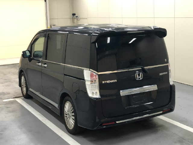 HONDA STEP WAGON 2011