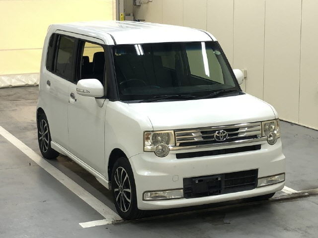 TOYOTA PIXIS SPACE 2012