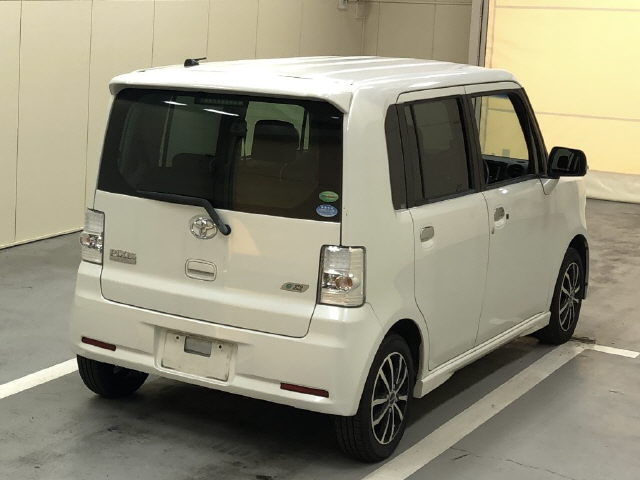 TOYOTA PIXIS SPACE 2012