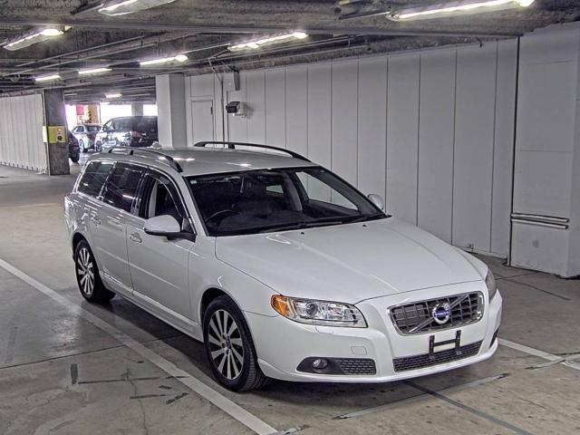 VOLVO V70 2013