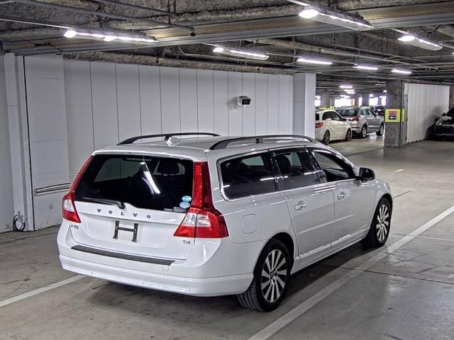 VOLVO V70 2013