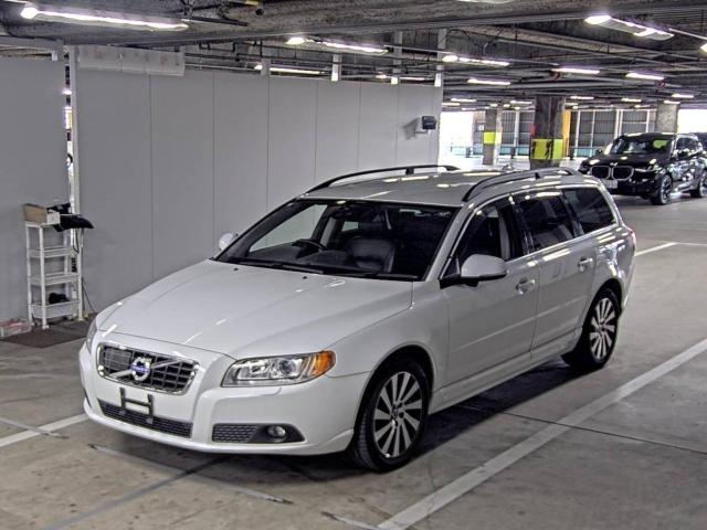 VOLVO V70 2013