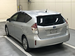 TOYOTA PRIUS ALPHA 2015