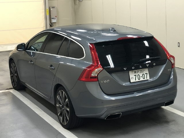 VOLVO V60 2016