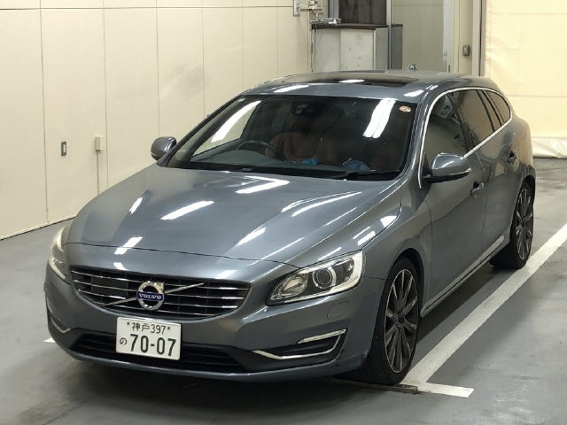 VOLVO V60 2016