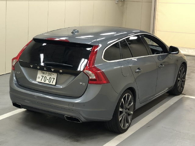 VOLVO V60 2016