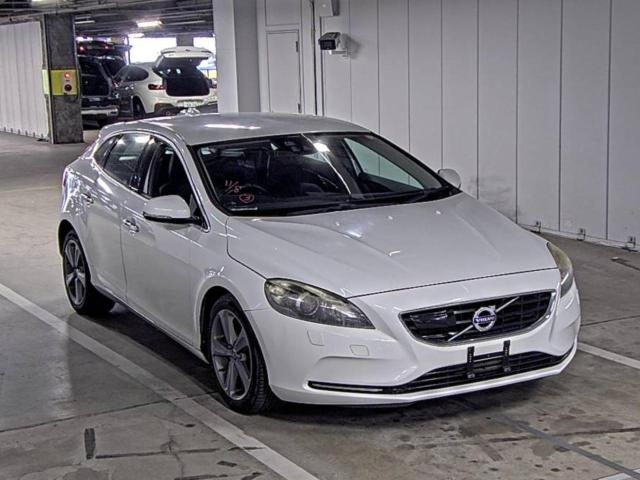 VOLVO V40 2013