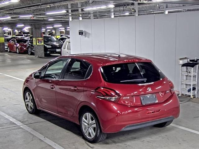 PEUGEOT 208 2016
