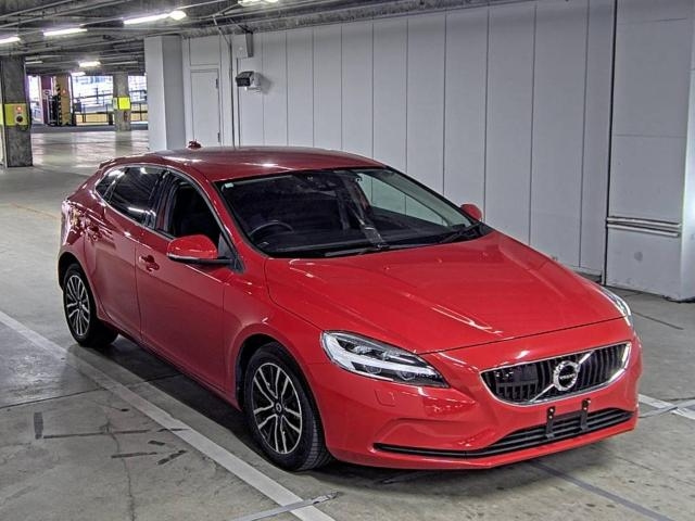 VOLVO V40 2018