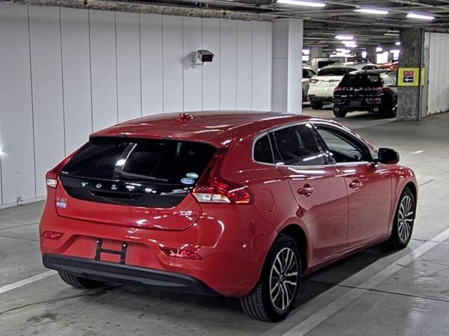 VOLVO V40 2018