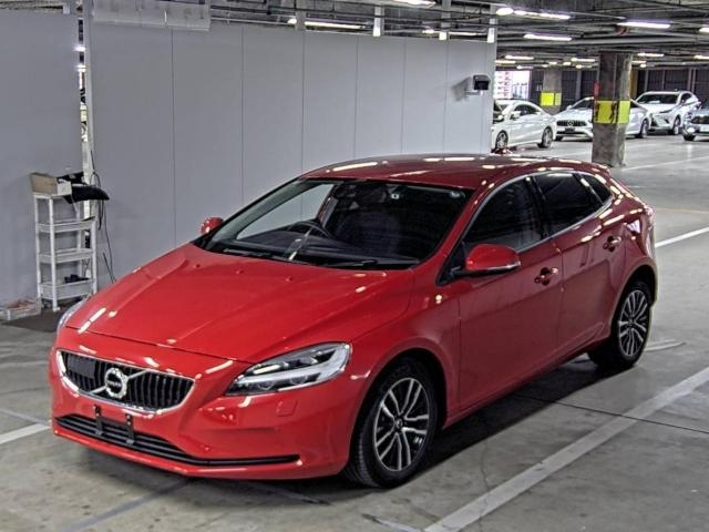 VOLVO V40 2018