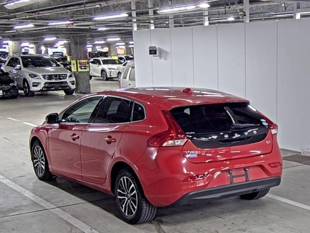 VOLVO V40 2018