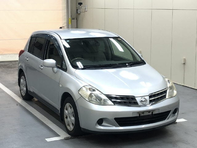 NISSAN TIIDA 2011