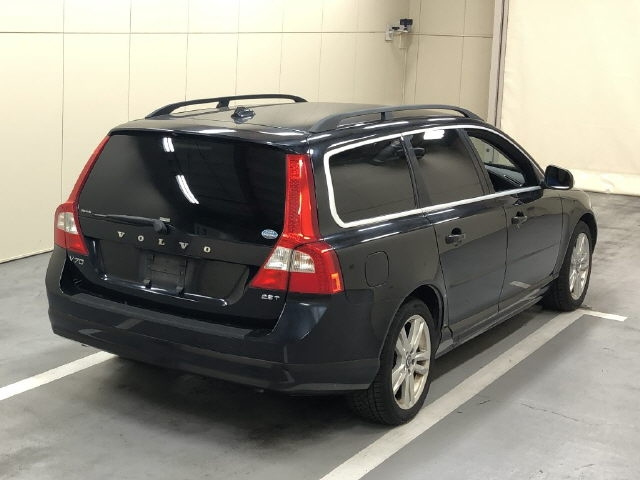 VOLVO V70 2010