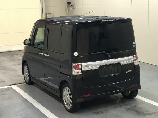DAIHATSU TANTO 2008