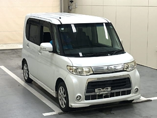 DAIHATSU TANTO 2011