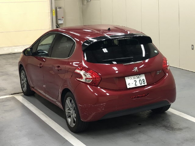 PEUGEOT 208 2015