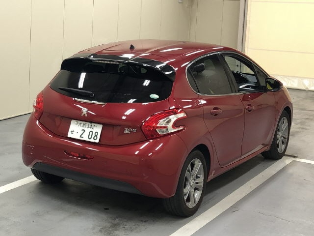 PEUGEOT 208 2015