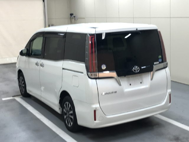 TOYOTA ESQUIRE 2018