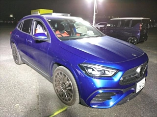 MERCEDES BENZ GLA CLASS 2024