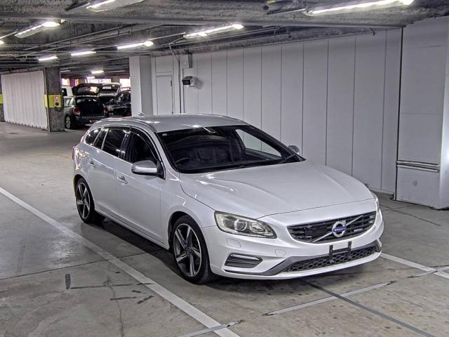 VOLVO V60 2015