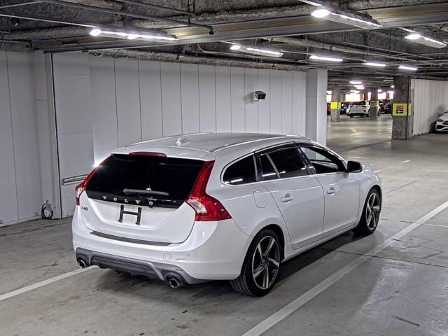VOLVO V60 2015