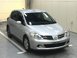 NISSAN TIIDA