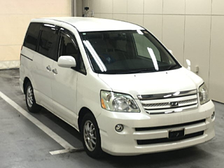 Toyota Noah 2006