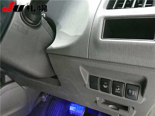 TOYOTA PRIUS ALPHA 2011