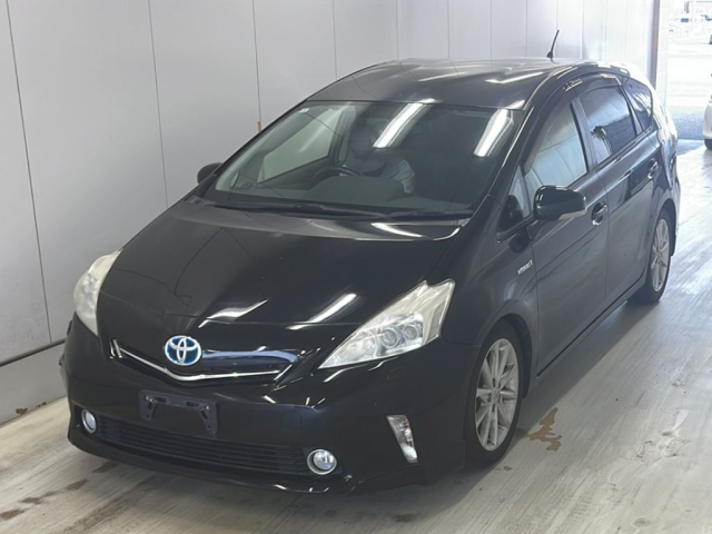 TOYOTA PRIUS ALPHA 2012