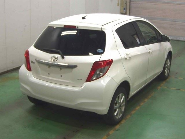 TOYOTA VITZ 2012