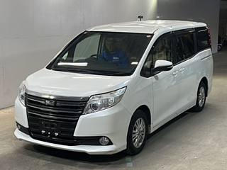 Toyota Noah 2014