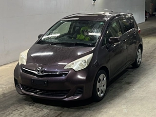 Toyota Ractis 2013