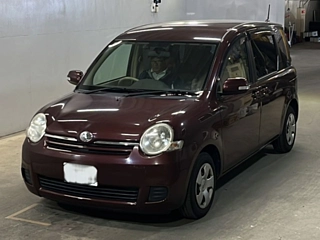 Toyota Sienta 2011
