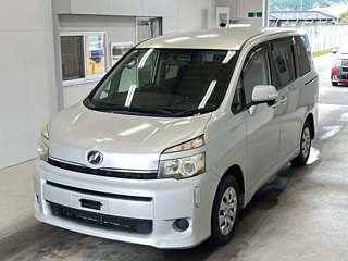 Toyota Voxy 2010