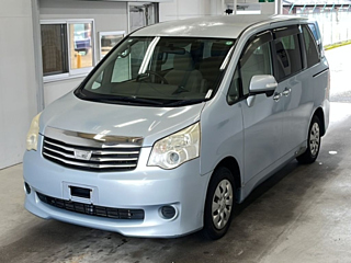 Toyota Noah 2011