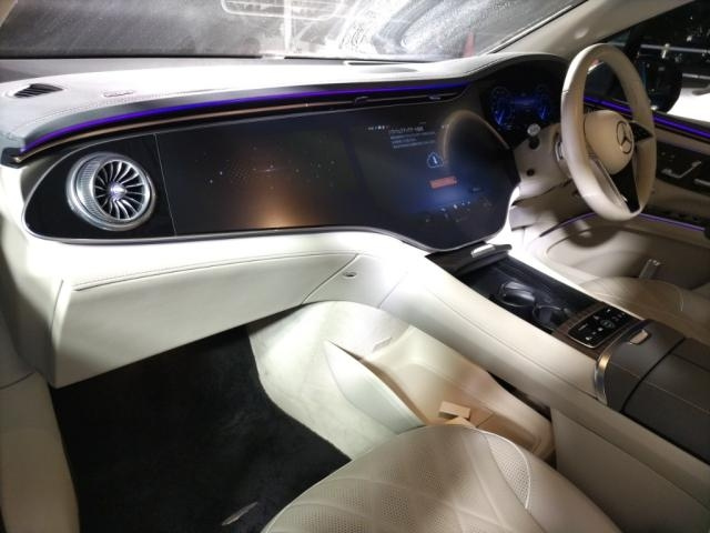 MERCEDES BENZ EQS 2024