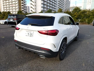 MERCEDES BENZ GLA CLASS 2024