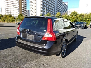 VOLVO V70 2010