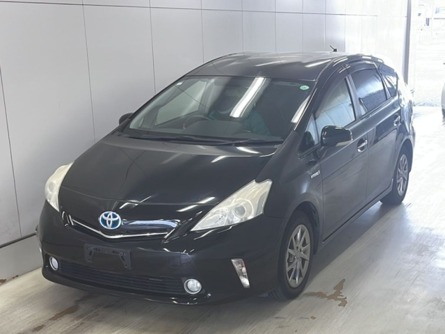 TOYOTA PRIUS ALPHA 2013