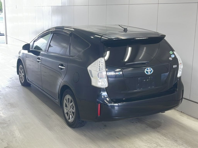 TOYOTA PRIUS ALPHA 2013